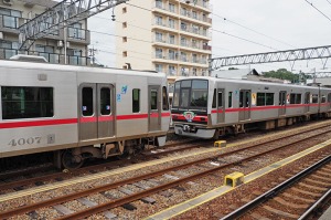 留置線には2本の列車が留置