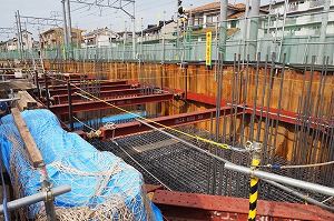 基礎工事進行中