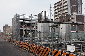 橋脚建設中