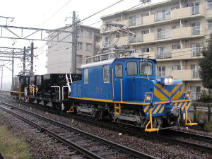 デキに挟まれ回送