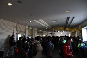 大混雑の尾張旭駅