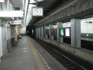 東大手駅ホーム栄町方