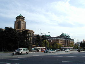 県庁と市役所
