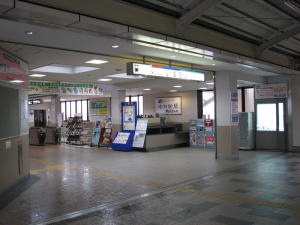 小幡駅駅舎内