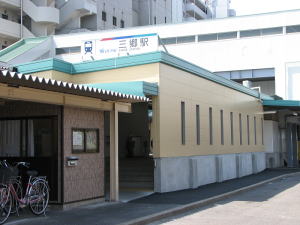 三郷駅東改札口