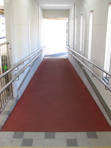 東改札口スロープ