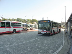 パルティせと北側の駅前ロータリー