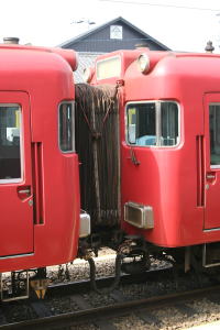 中間先頭車連結部