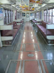 モ6752車内