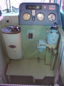 ク6651運転台